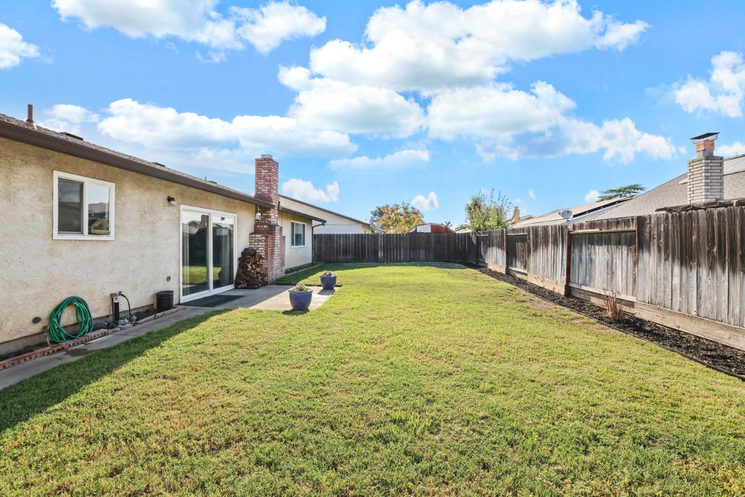 1033 Pepperwood Dr, Manteca, CA 95336