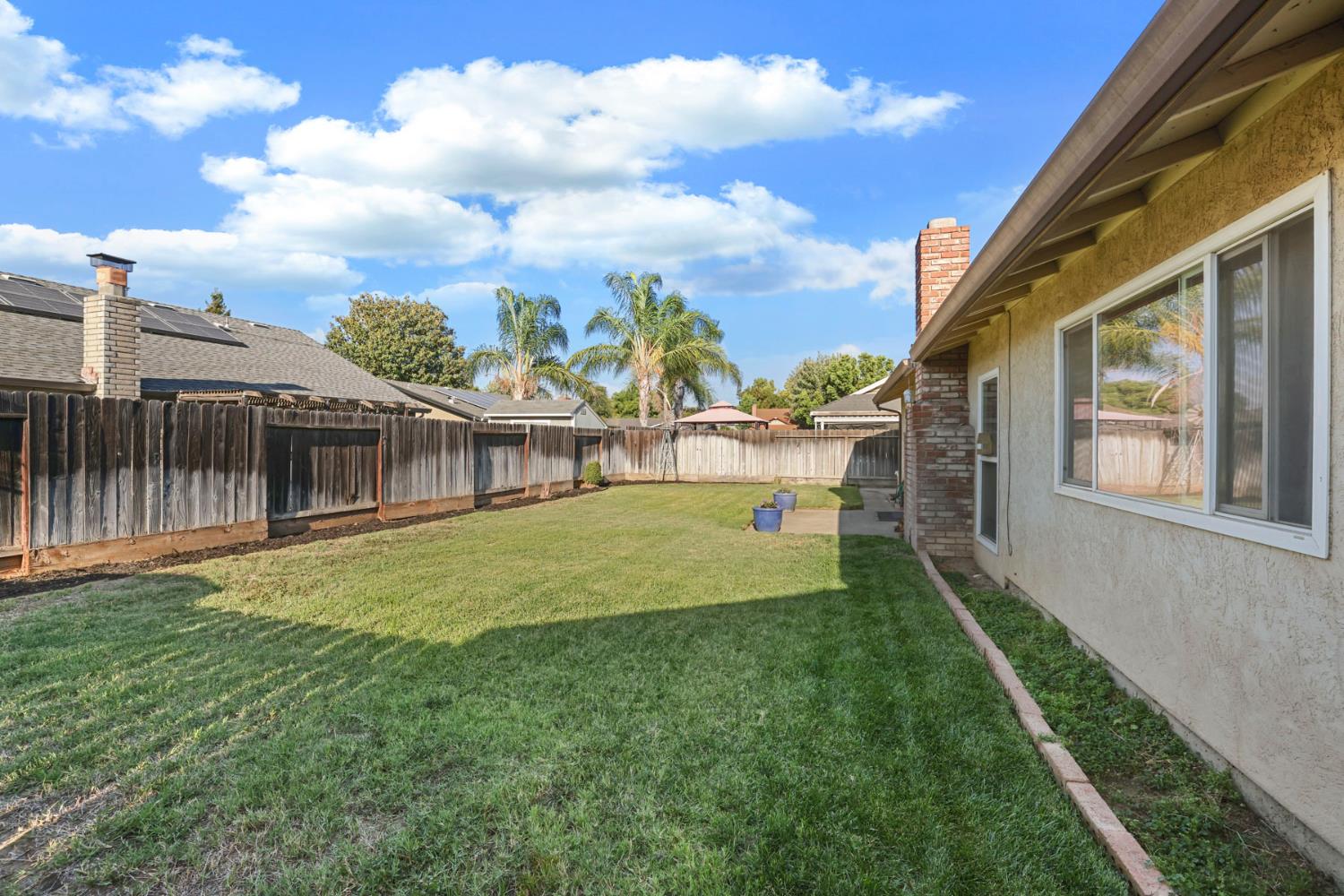 1033 Pepperwood Dr, Manteca, CA 95336