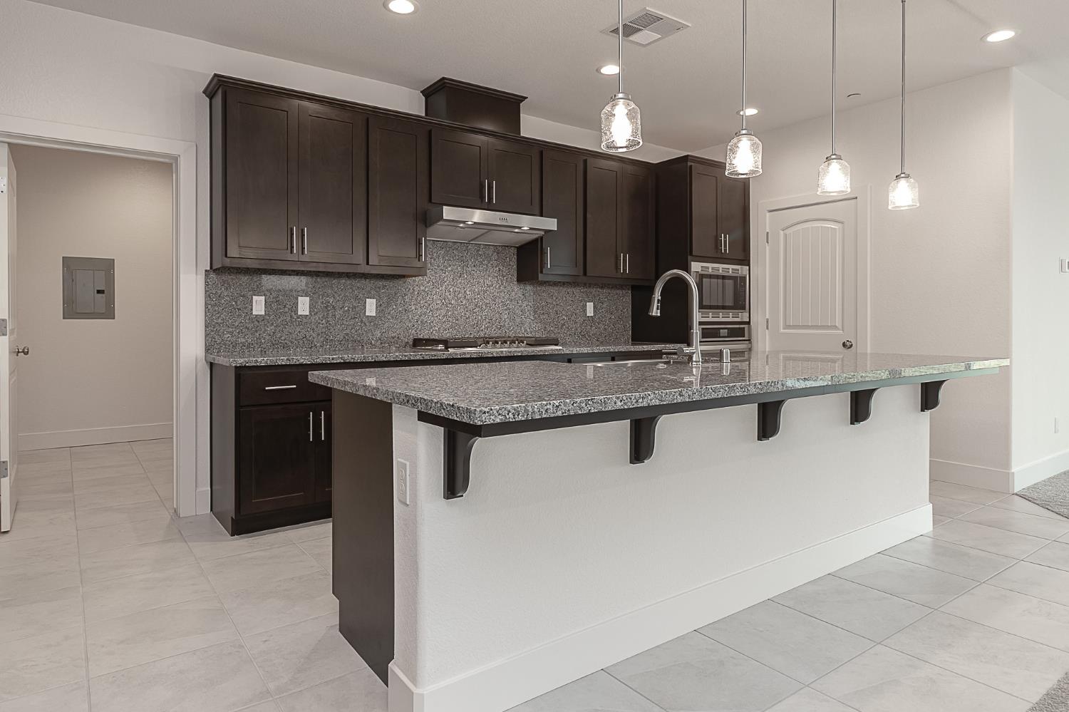 1807 Birdie St, Manteca, CA 95337