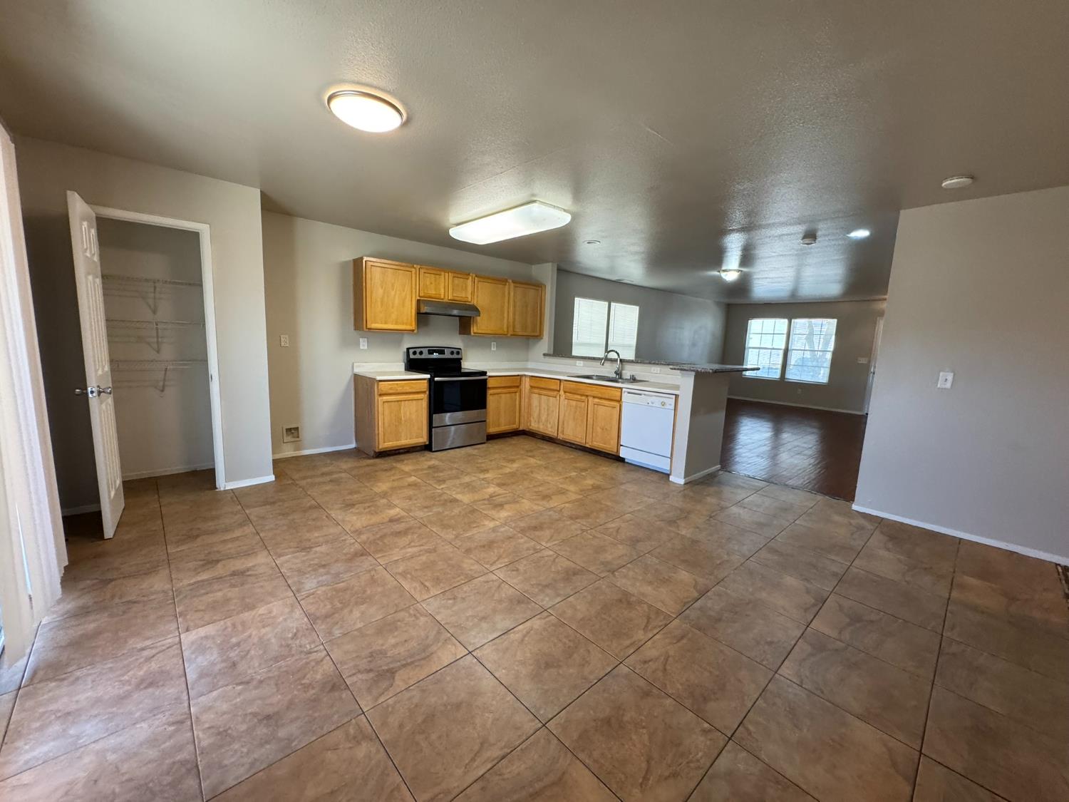 1260 Brightday Dr, Merced, CA 95348
