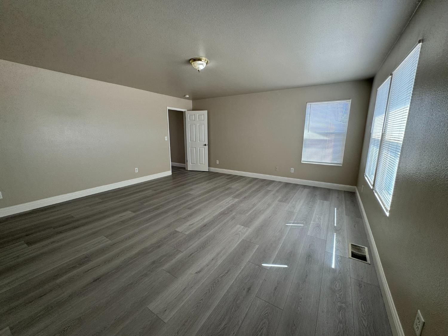 1260 Brightday Dr, Merced, CA 95348
