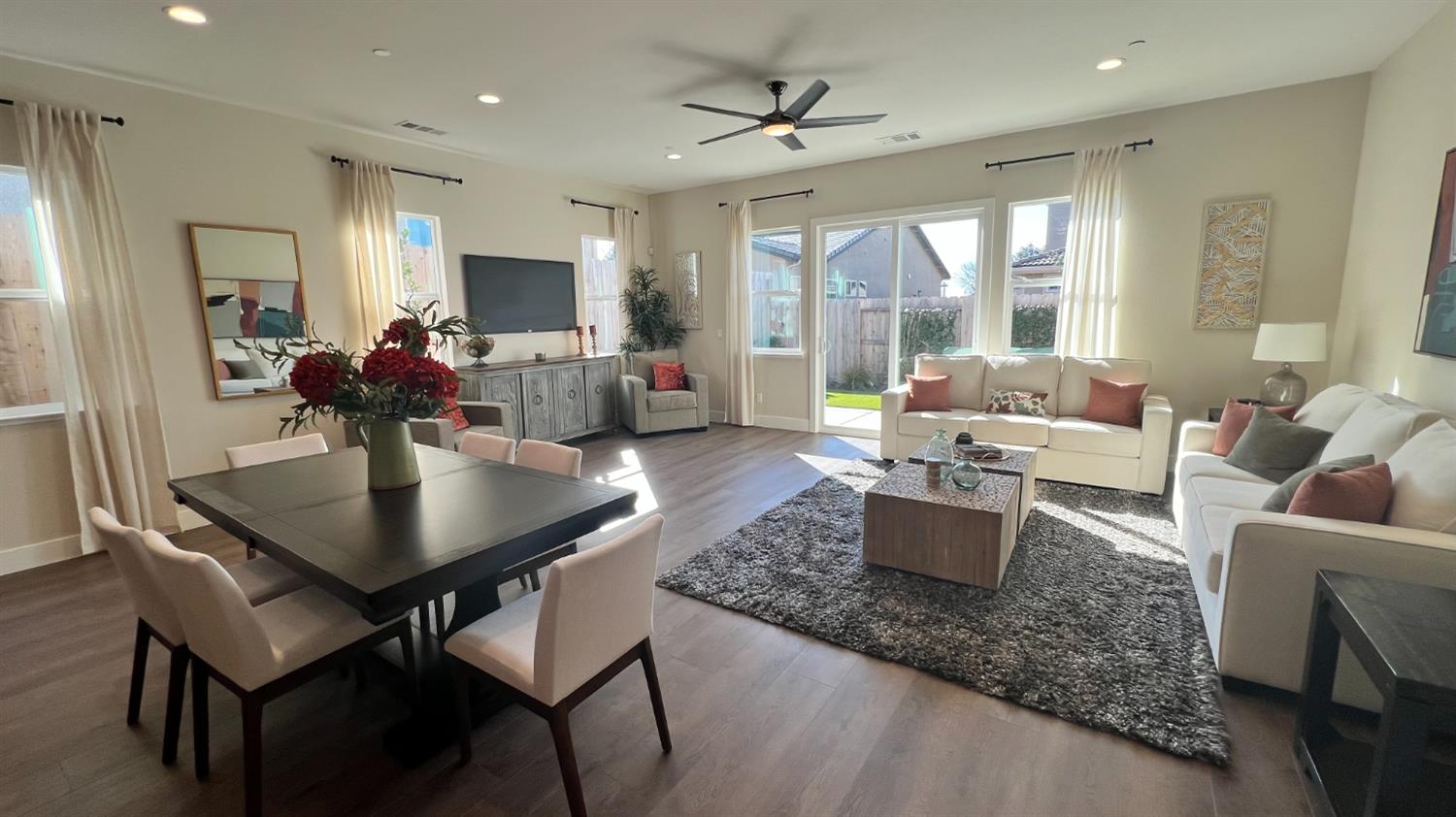 1030 Meadowlands Dr, Oakdale, CA 95361