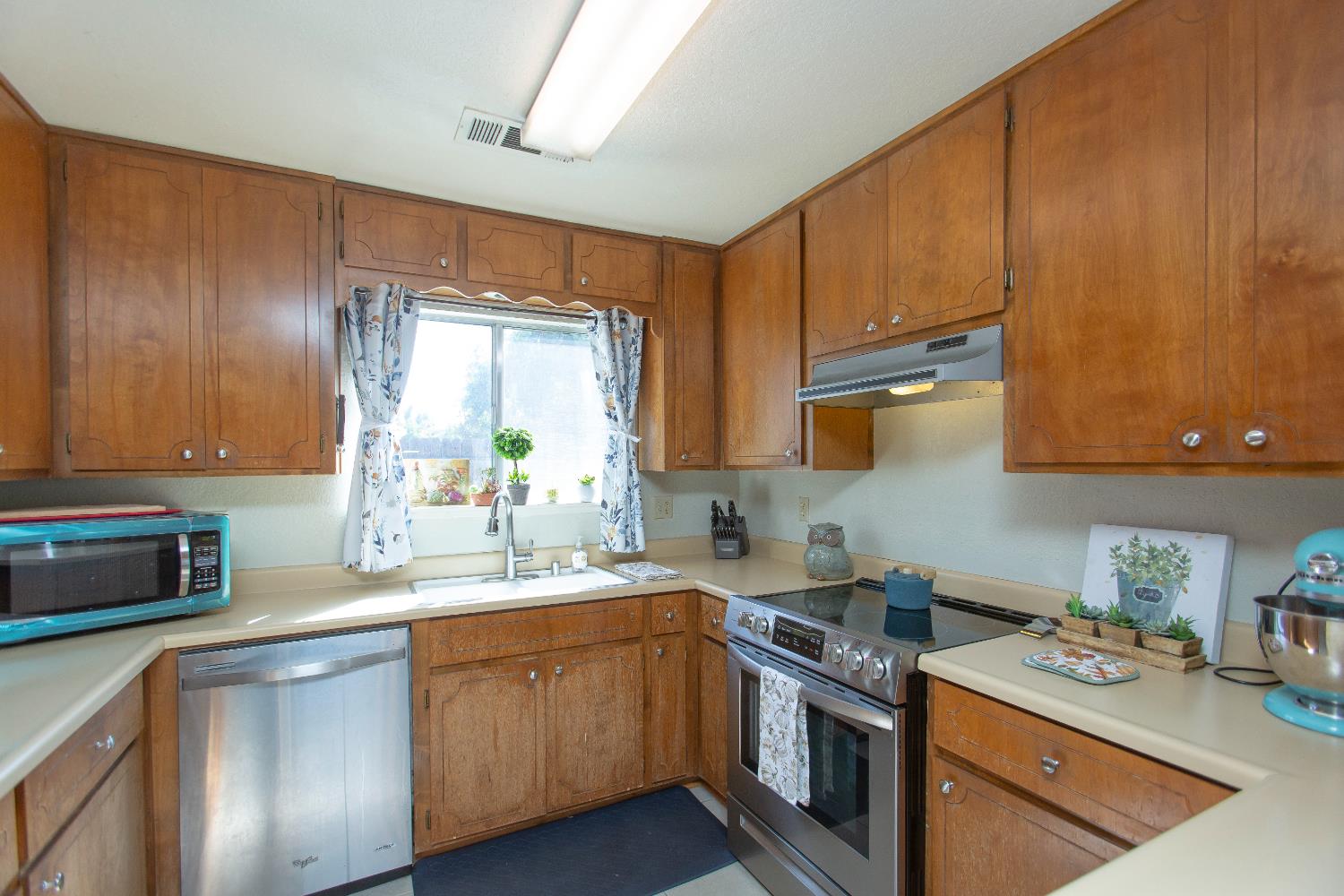 805 Perlette Way, Modesto, CA 95356