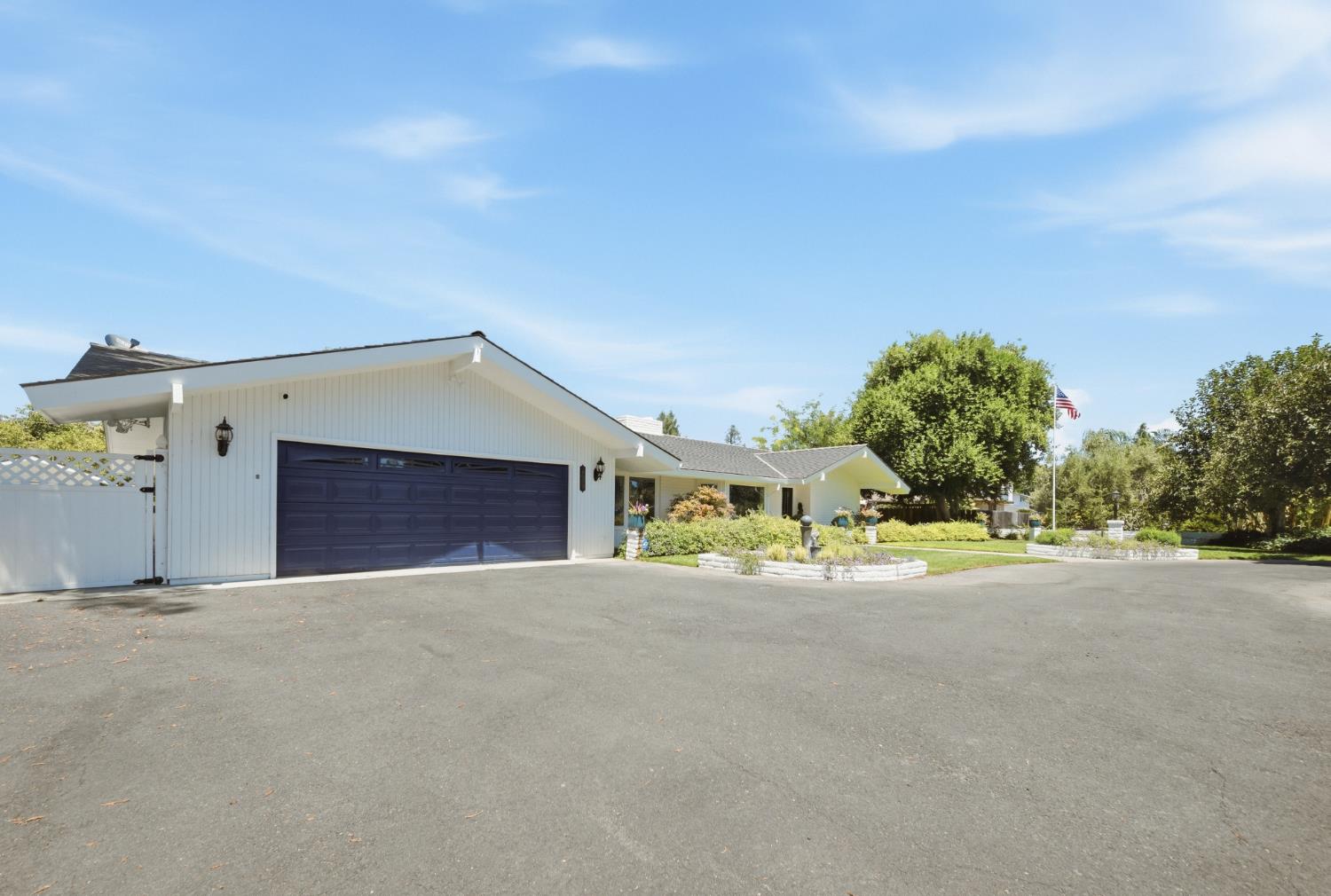 2653 E North Bear Creek Dr, Merced, CA 95340