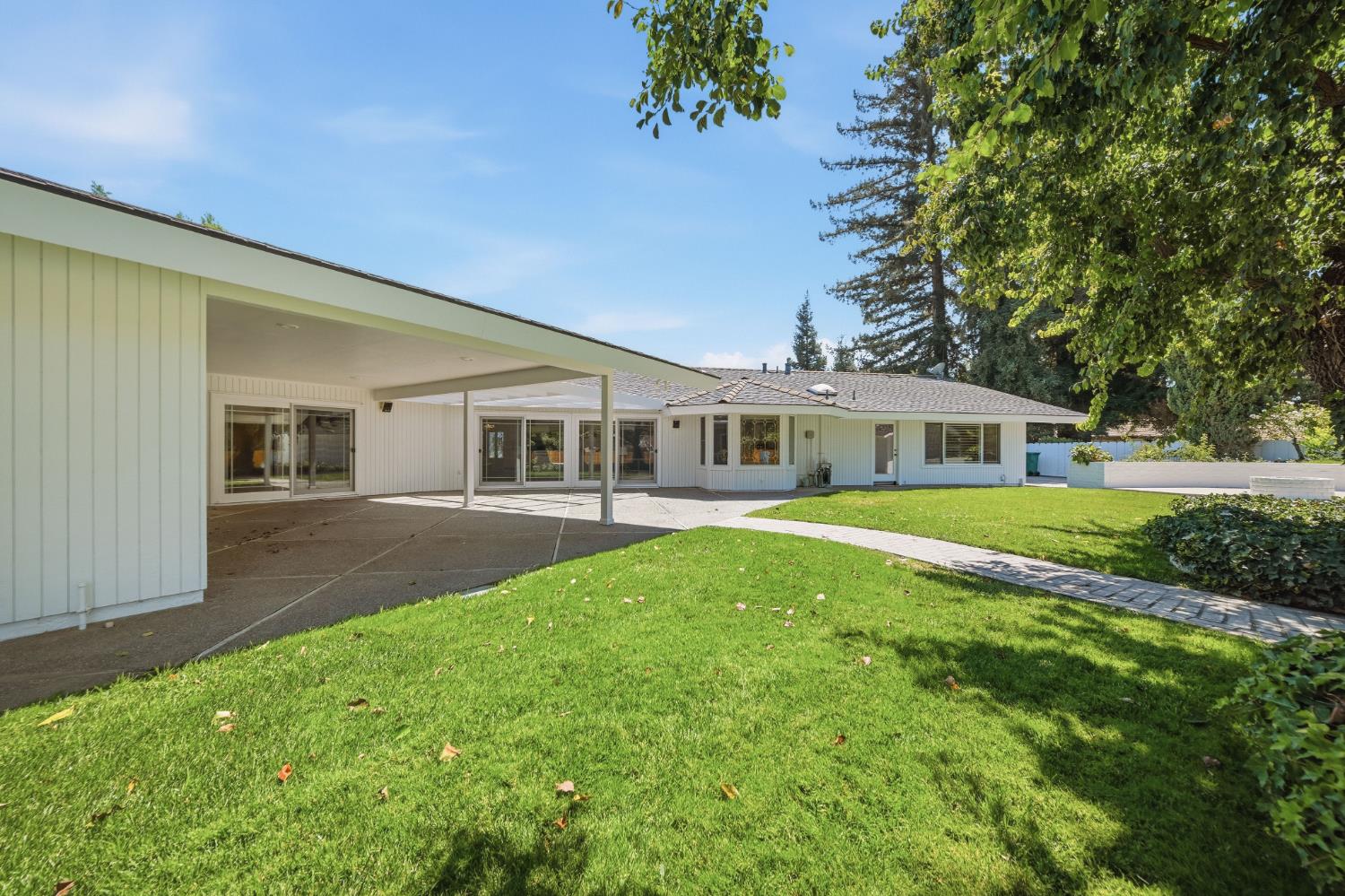 2653 E North Bear Creek Dr, Merced, CA 95340