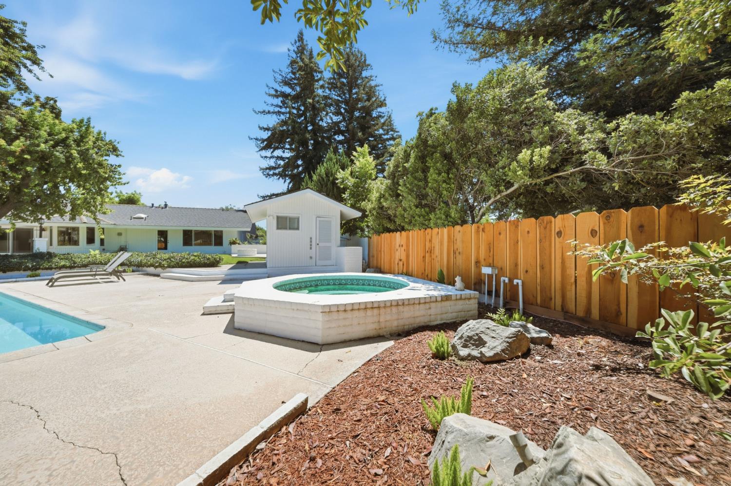 2653 E North Bear Creek Dr, Merced, CA 95340