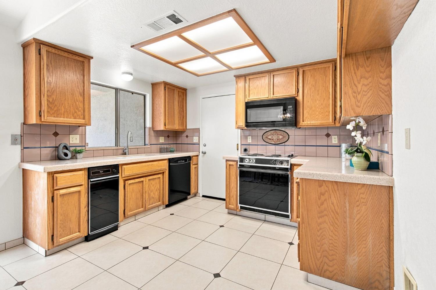 2100 Northridge Dr, Modesto, CA 95350