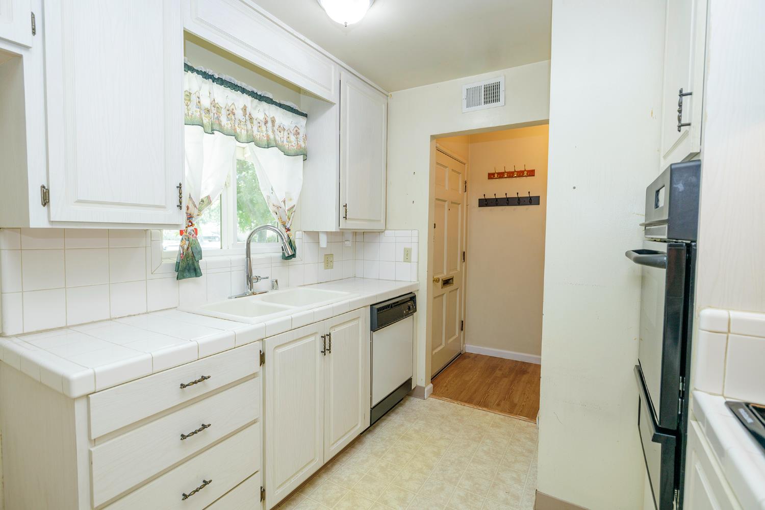 2901 Hemminger Way, Modesto, CA 95350
