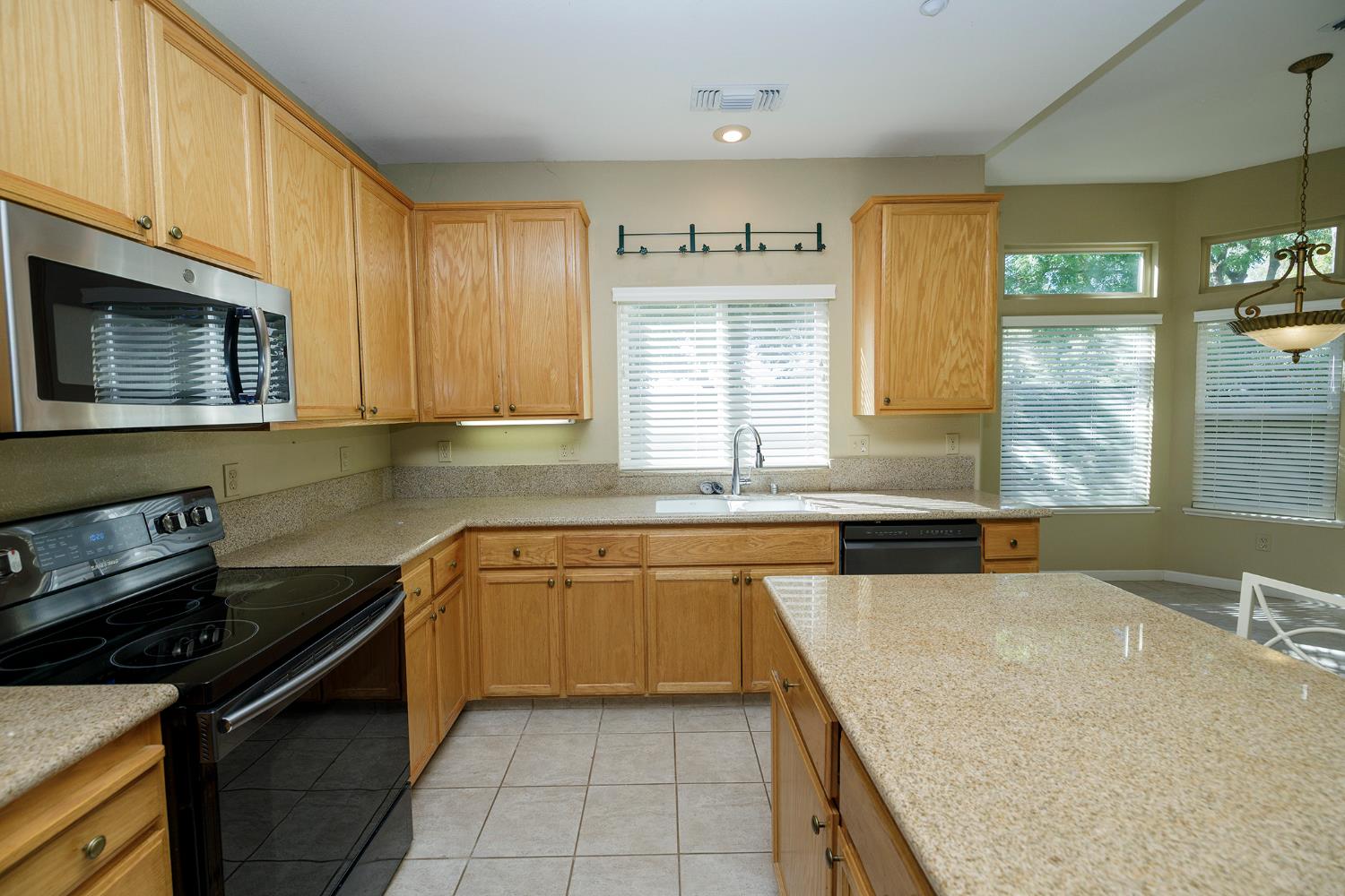 1807 Tartan Rd, Turlock, CA 95382