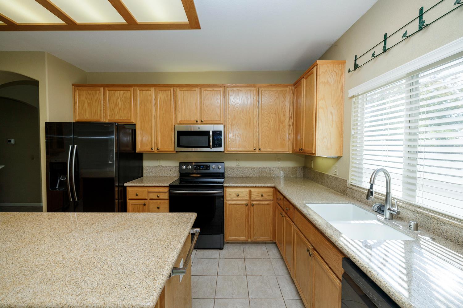 1807 Tartan Rd, Turlock, CA 95382