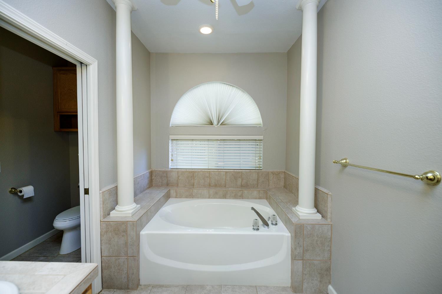 1807 Tartan Rd, Turlock, CA 95382