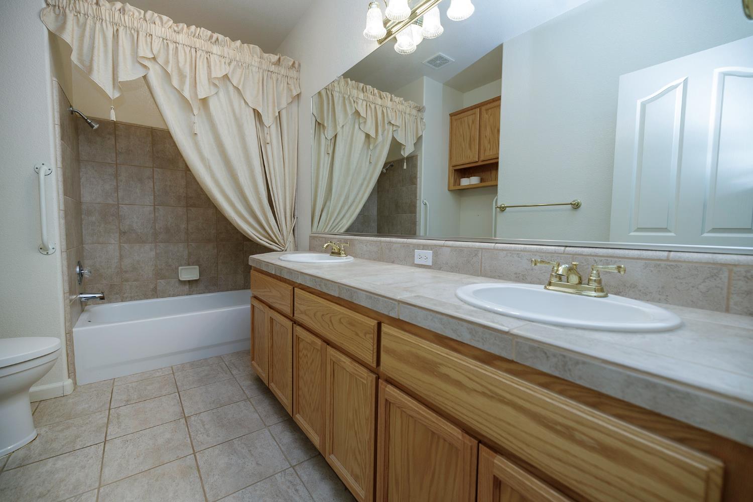 1807 Tartan Rd, Turlock, CA 95382