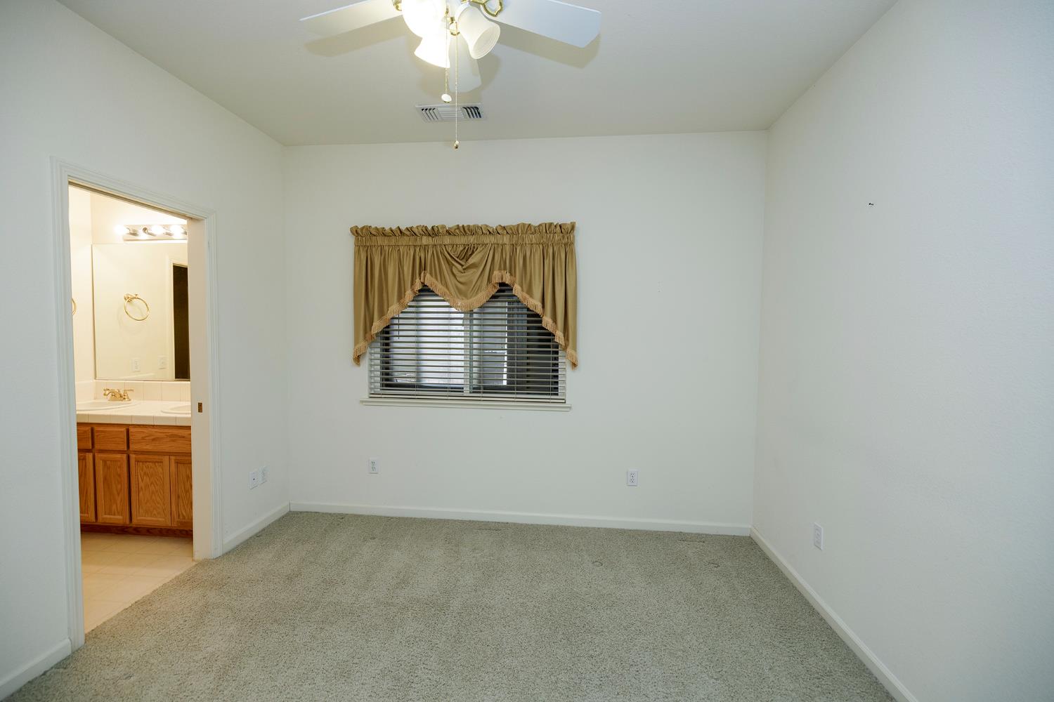 1807 Tartan Rd, Turlock, CA 95382