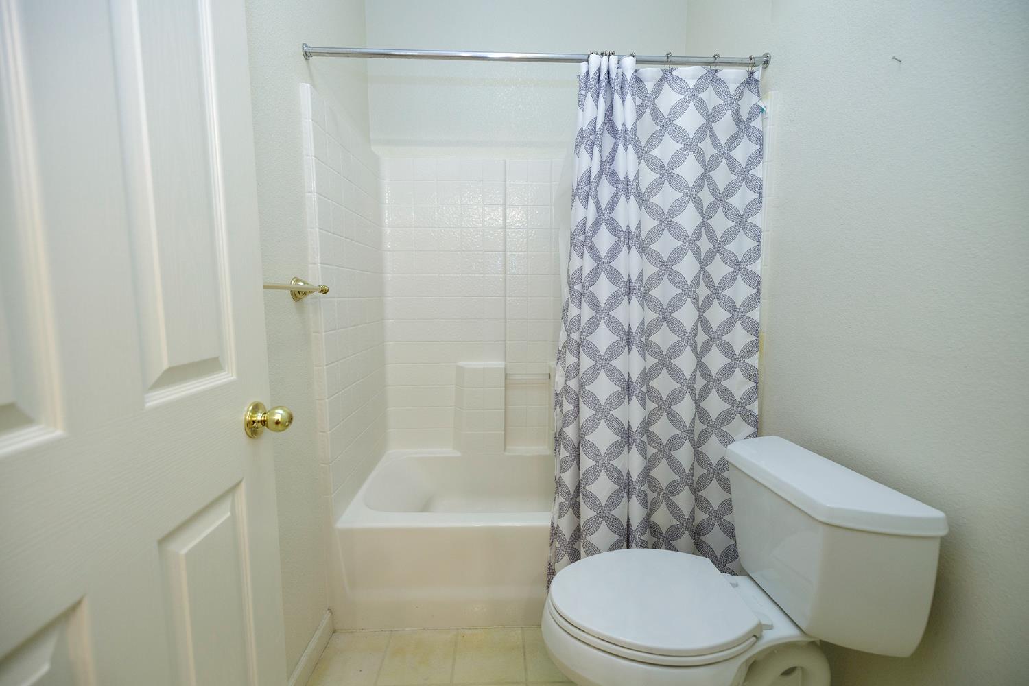 1807 Tartan Rd, Turlock, CA 95382