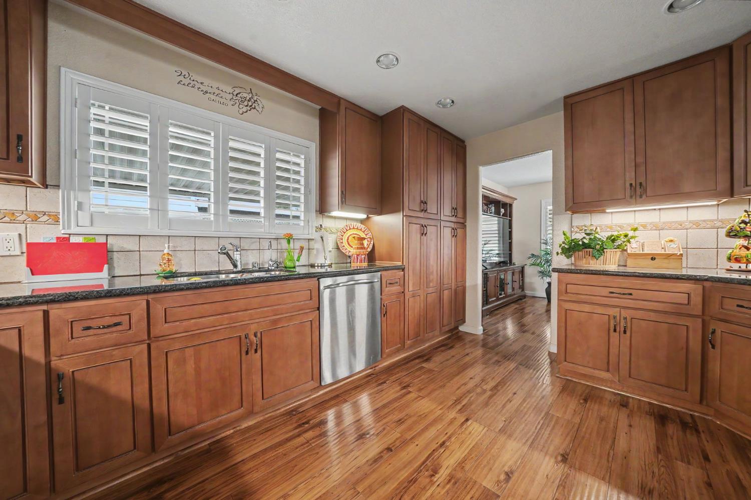 3928 Waimea Ln, Modesto, CA 95355