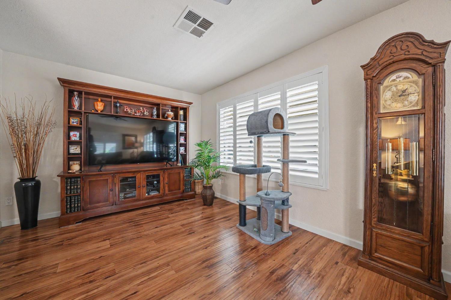 3928 Waimea Ln, Modesto, CA 95355