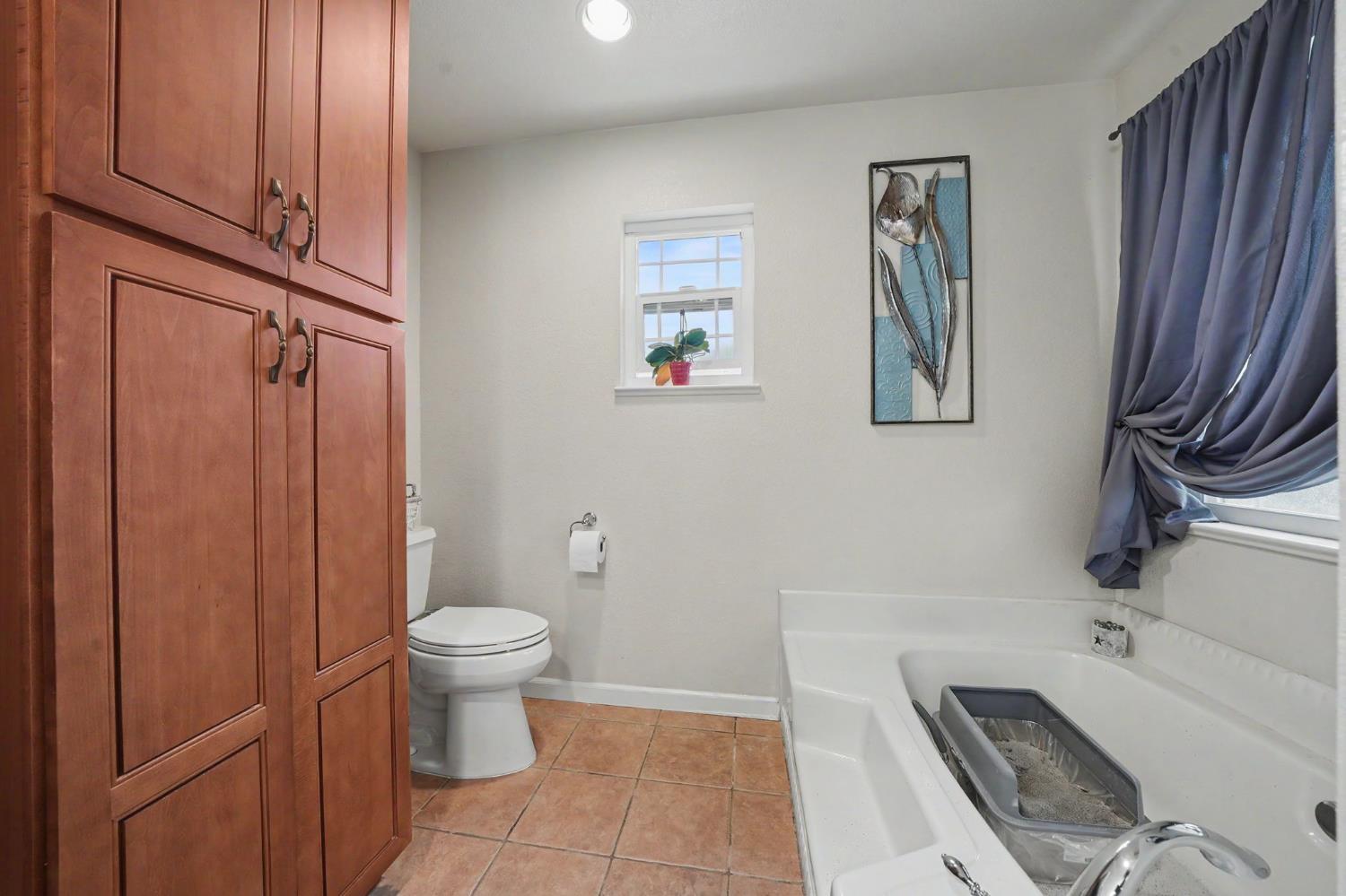 3928 Waimea Ln, Modesto, CA 95355