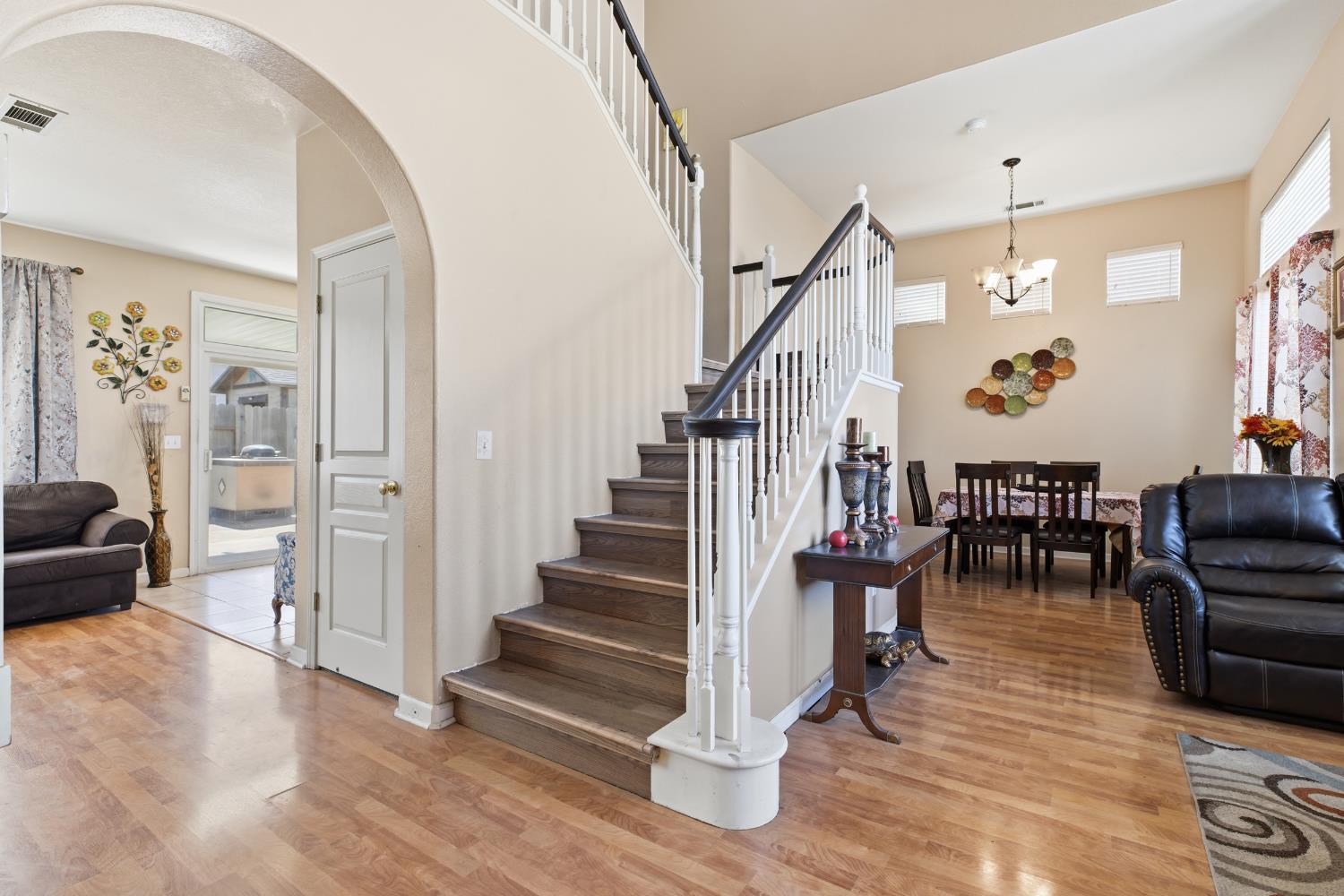 2410 Jessica Cir, Escalon, CA 95320