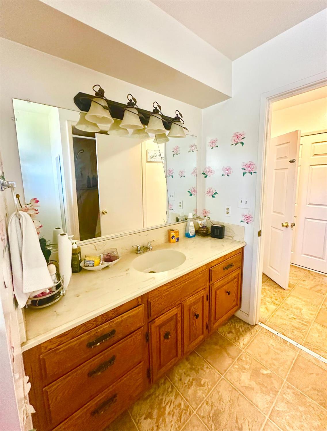 1131 Arizona Ave, Los Banos, CA 93635