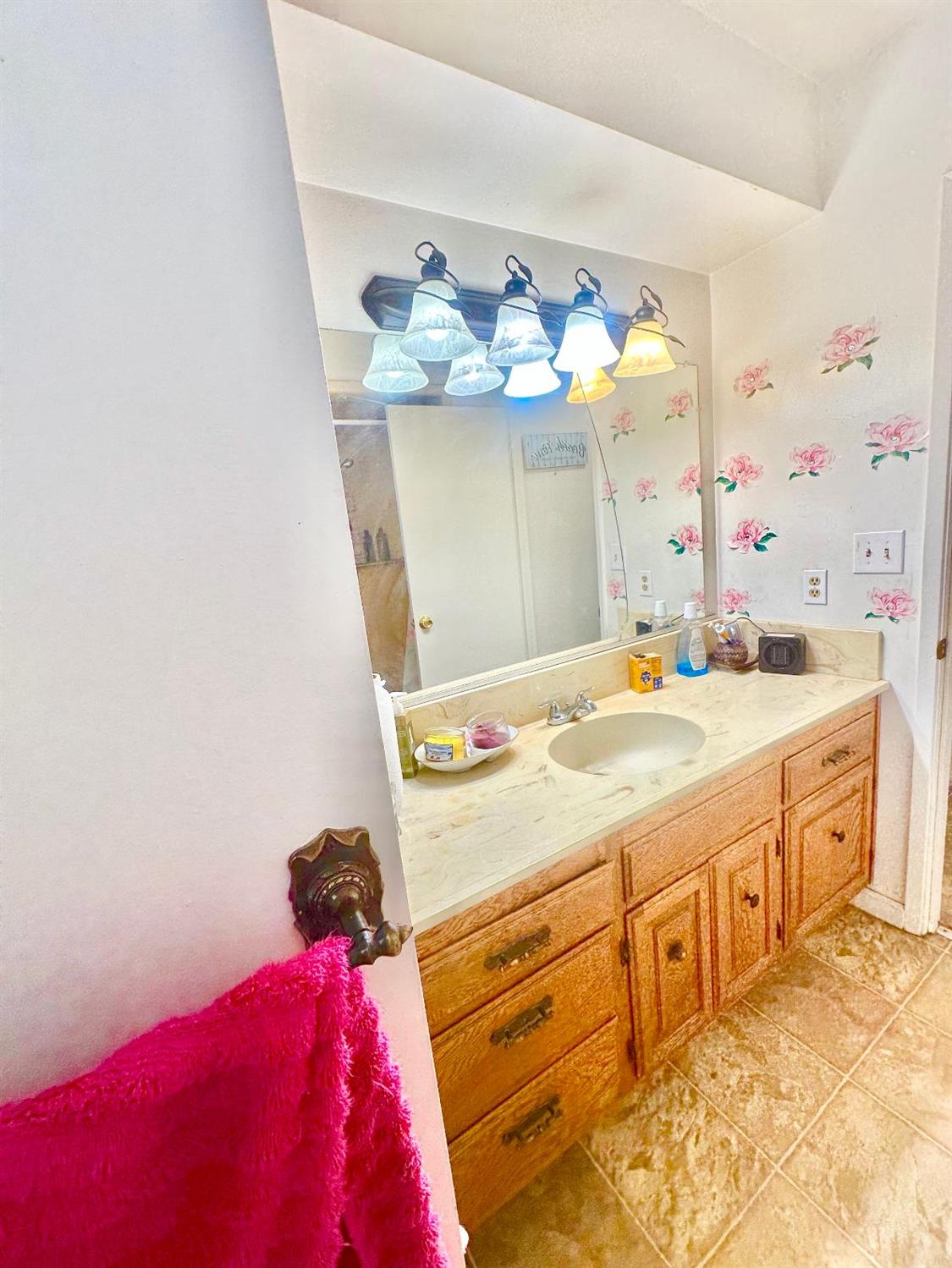1131 Arizona Ave, Los Banos, CA 93635