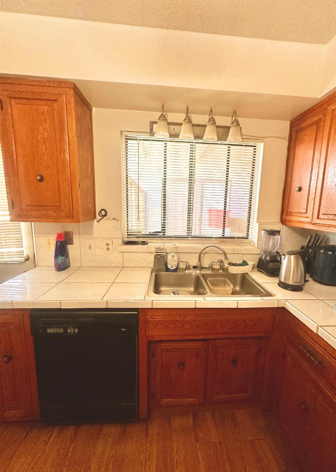 1131 Arizona Ave, Los Banos, CA 93635