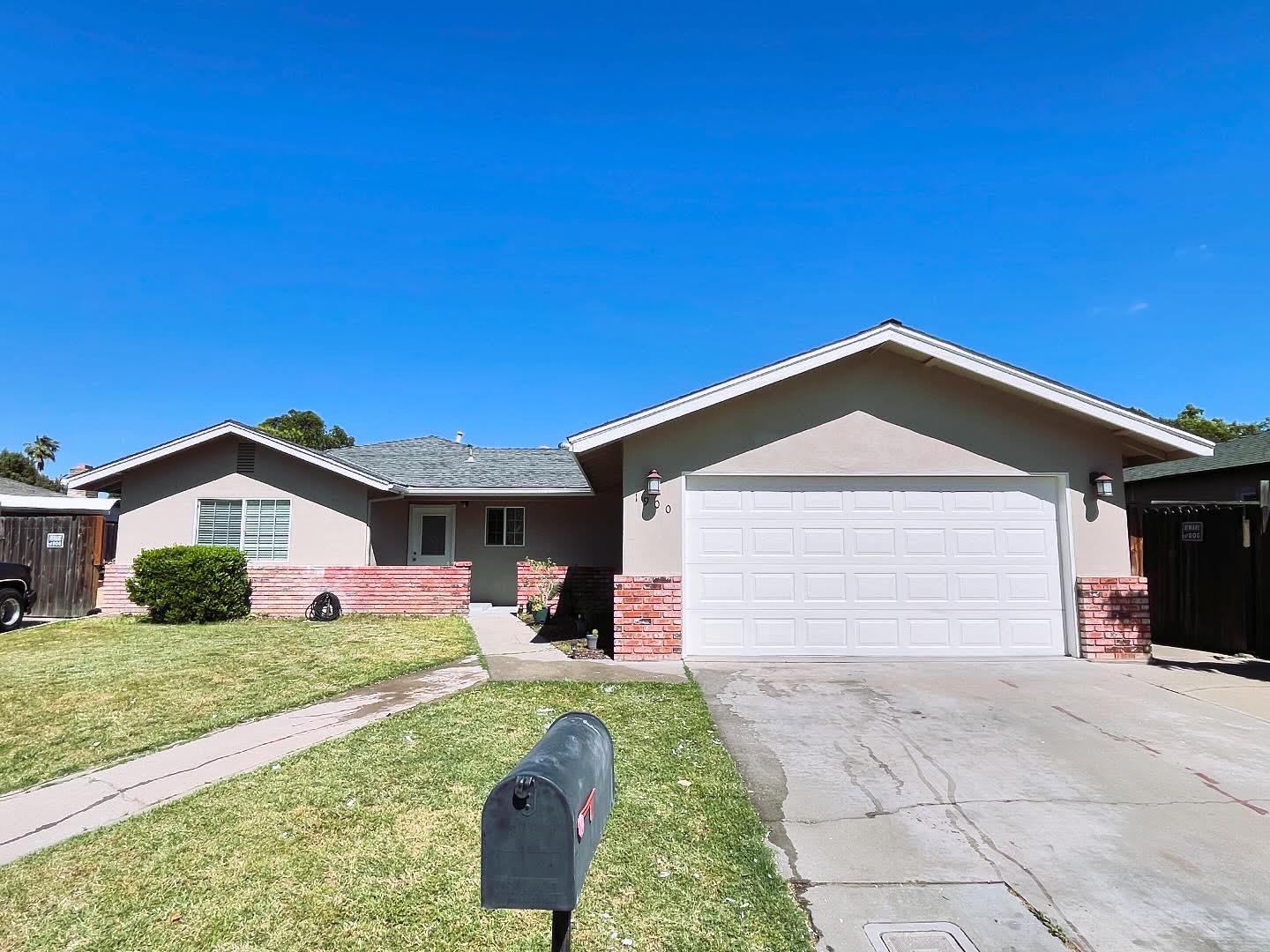 1900 Milpas Ln, Modesto, CA 95355