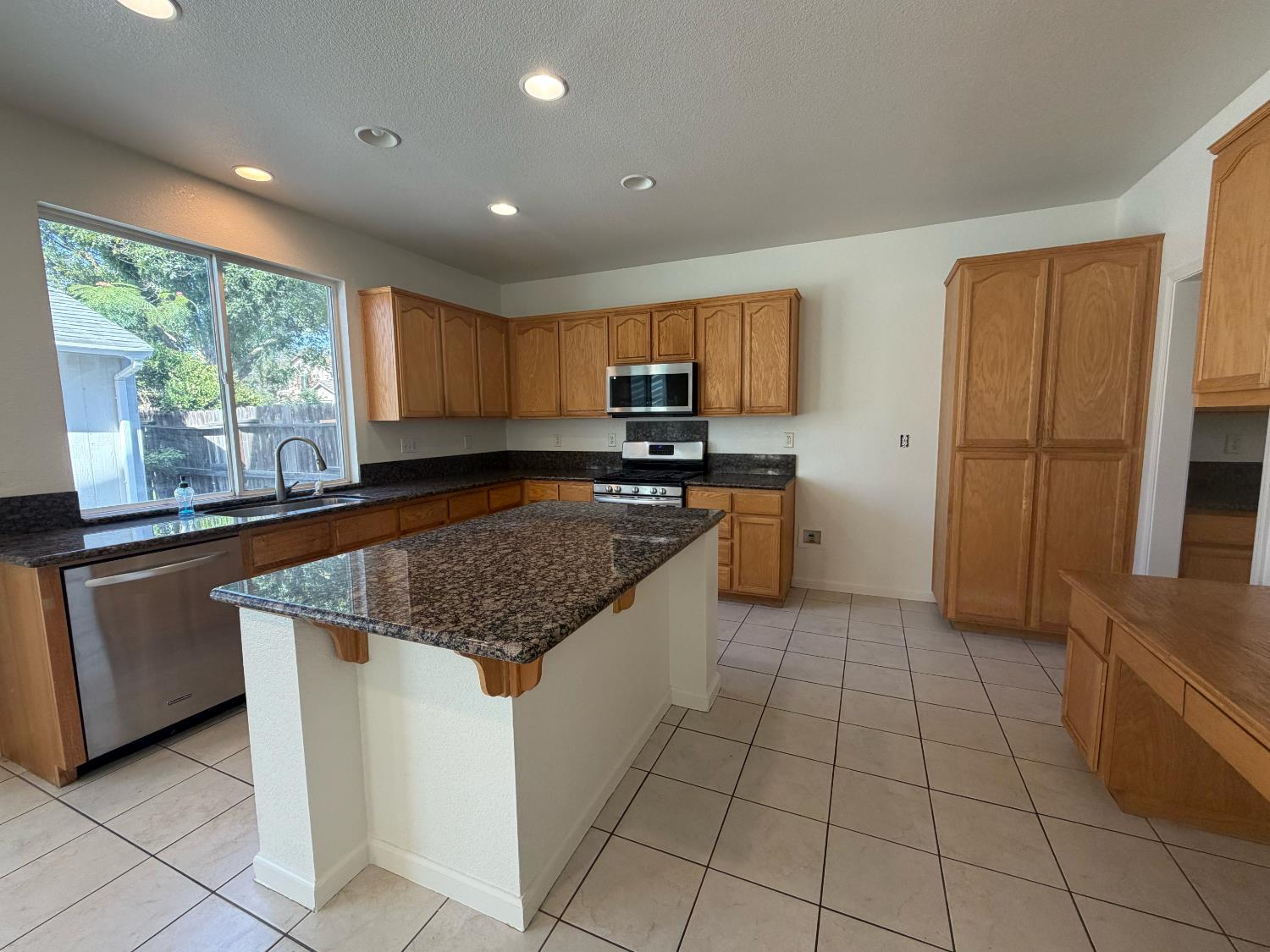 3209 Flushing Meadows Dr, Modesto, CA 95355