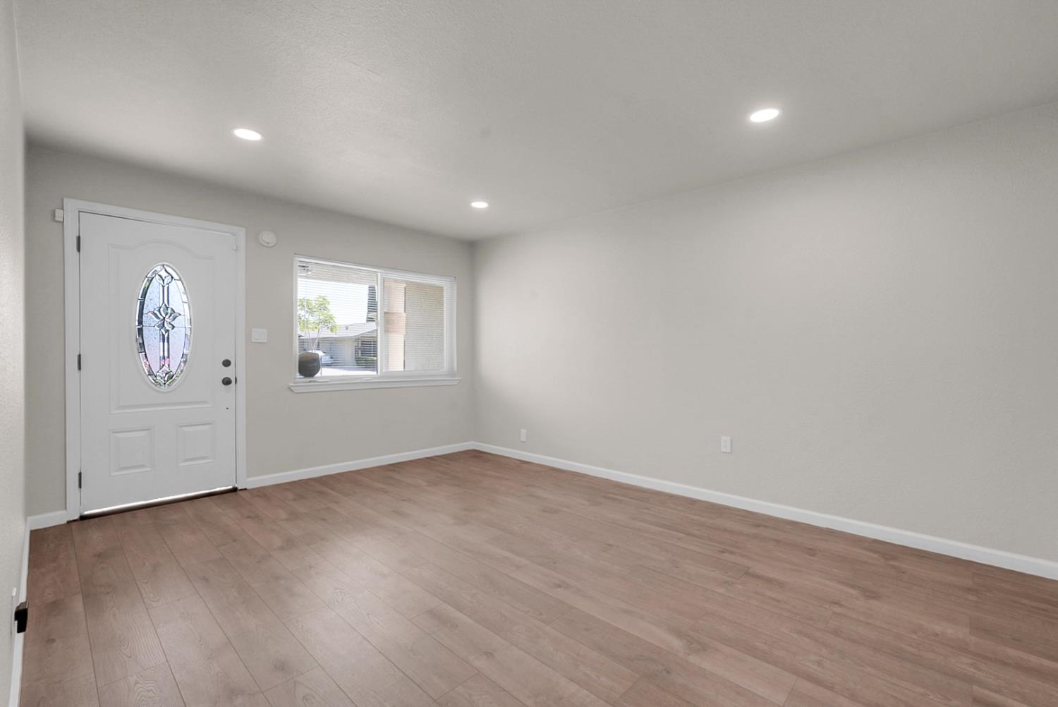 6311 8th St, Riverbank, CA 95367