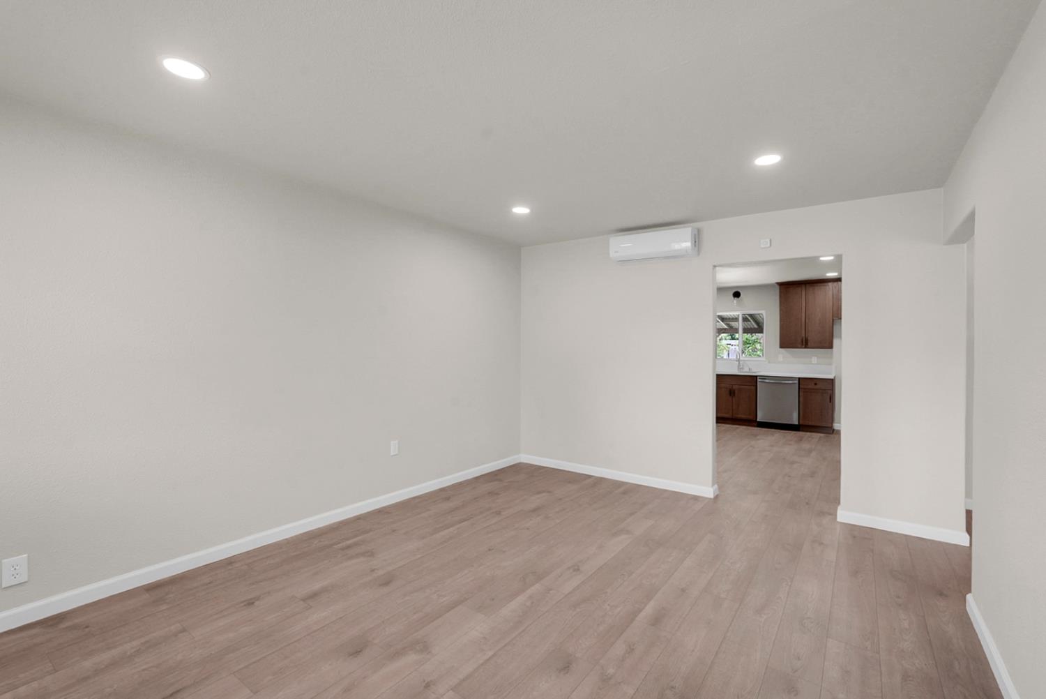 6311 8th St, Riverbank, CA 95367