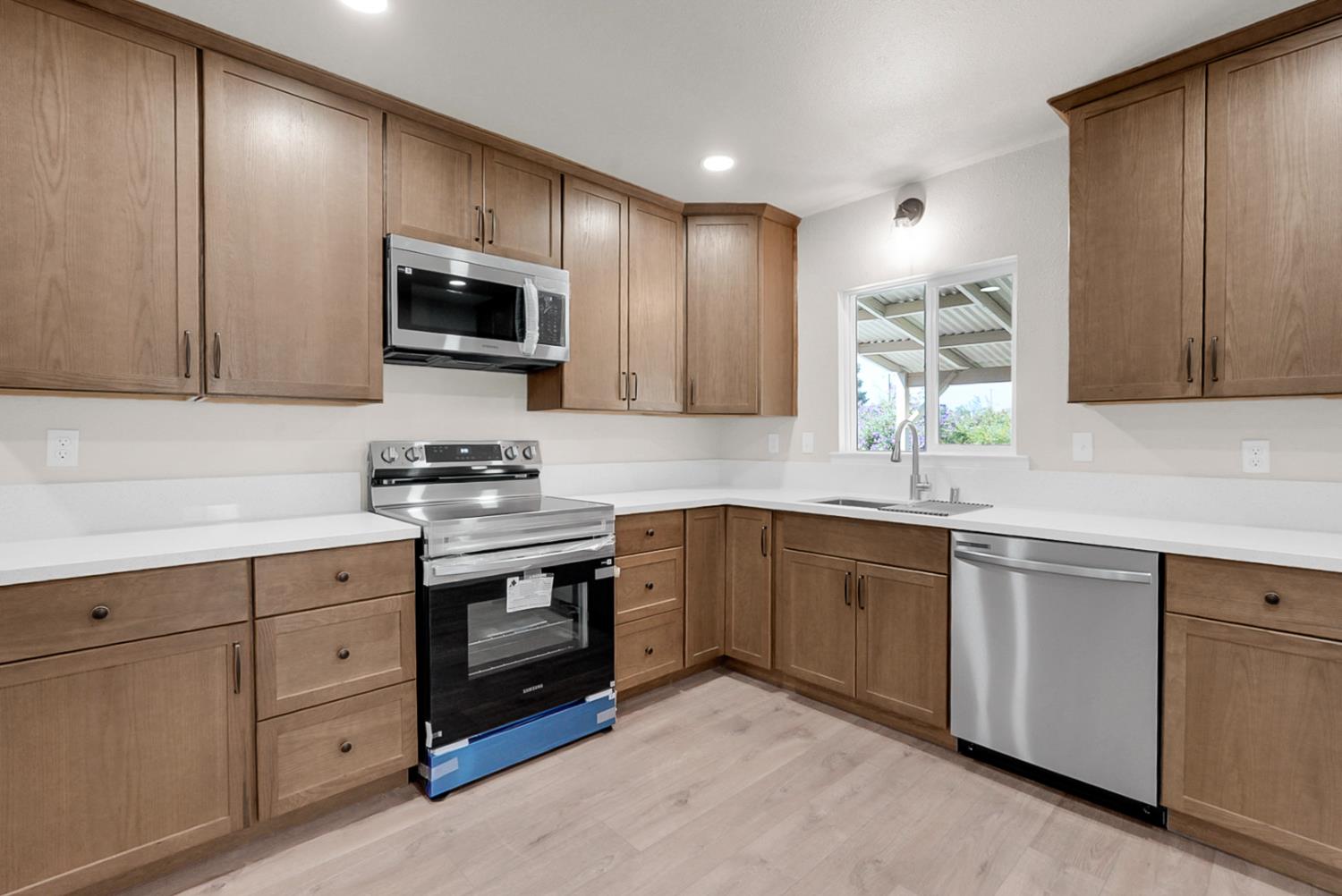 6311 8th St, Riverbank, CA 95367