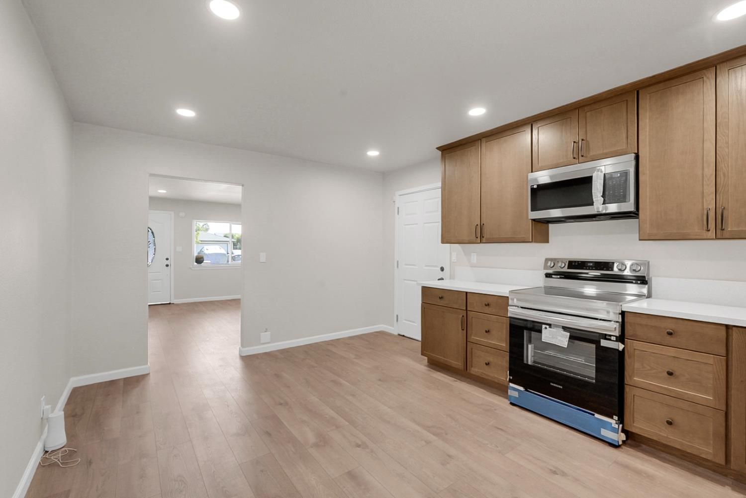6311 8th St, Riverbank, CA 95367