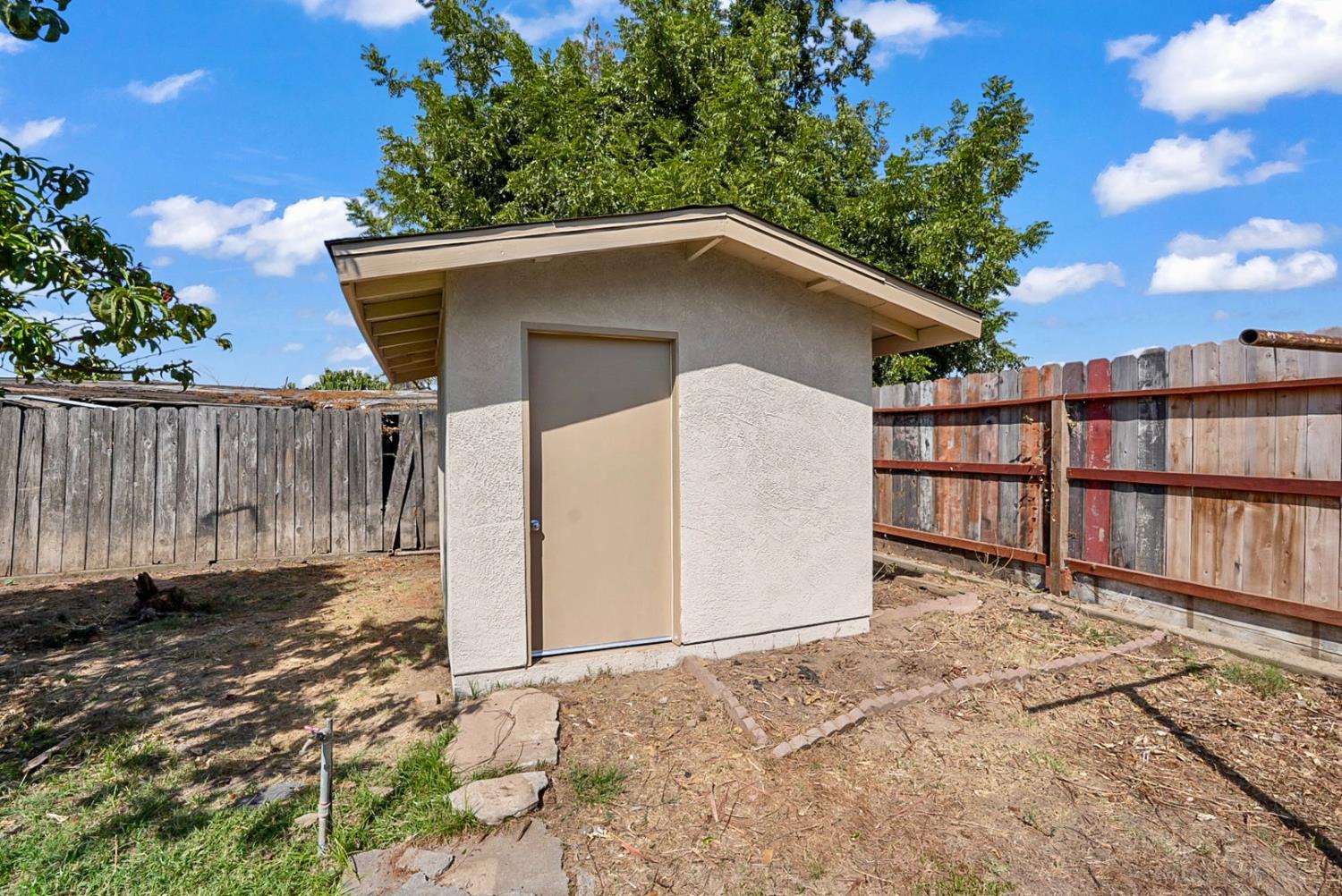 6311 8th St, Riverbank, CA 95367