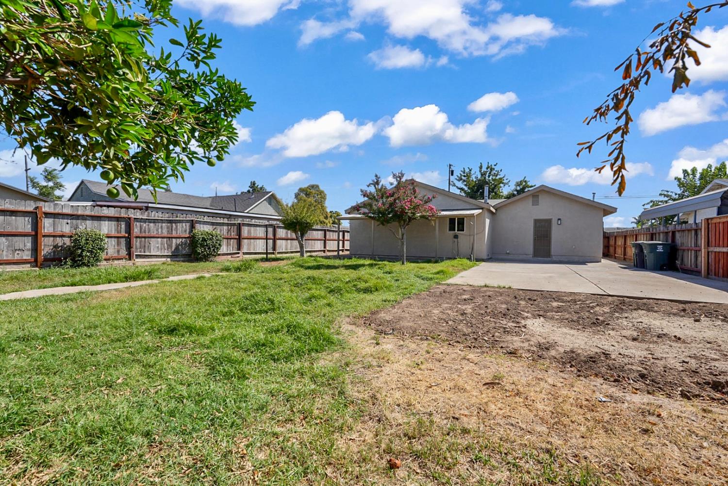 6311 8th St, Riverbank, CA 95367