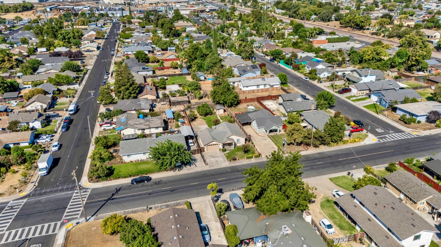6311 8th St, Riverbank, CA 95367