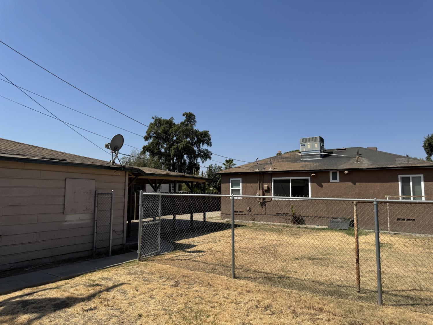 1115 Dellavalle Ave, Madera, CA 93638