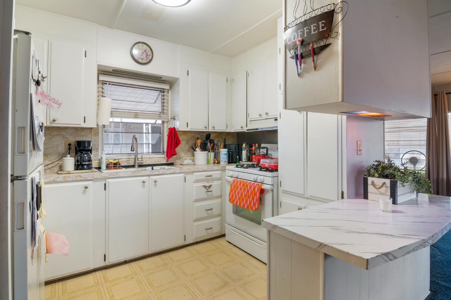 2125 Viking Ln, Modesto, CA 95350