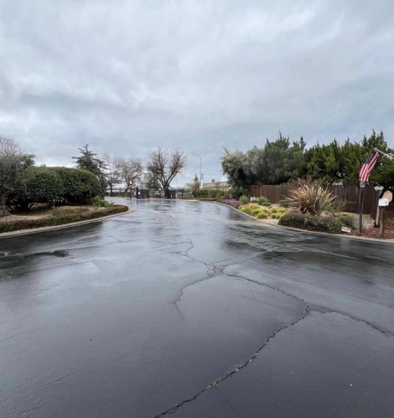 2240 Golden Oak Ln #131, Merced, CA 95340