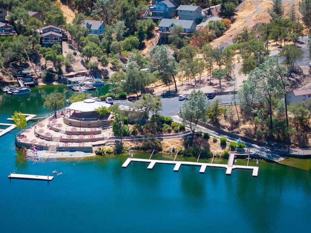 1751 Choctaw Rd, Copperopolis, CA 95228