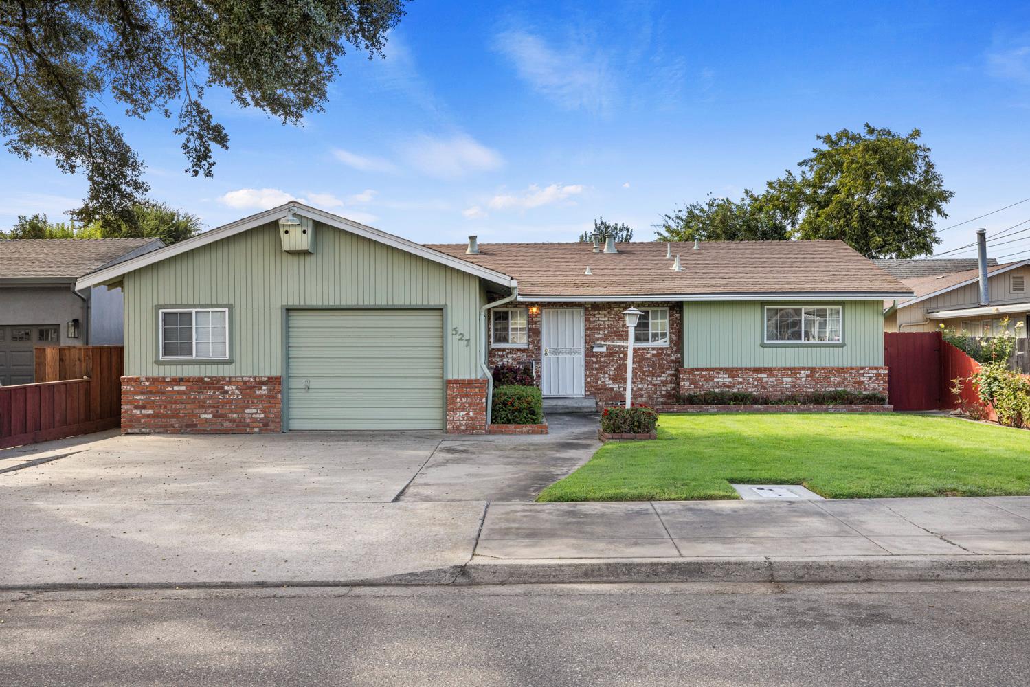 527 Poplar St, Oakdale, CA 95361