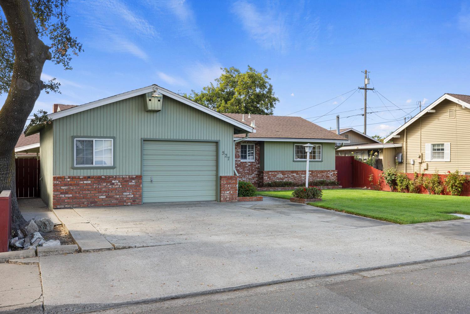 527 Poplar St, Oakdale, CA 95361