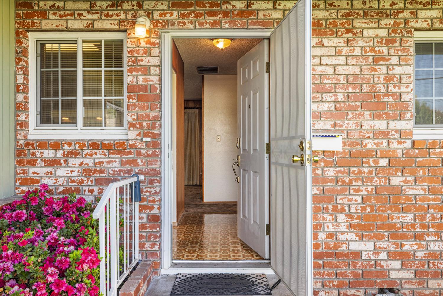 527 Poplar St, Oakdale, CA 95361
