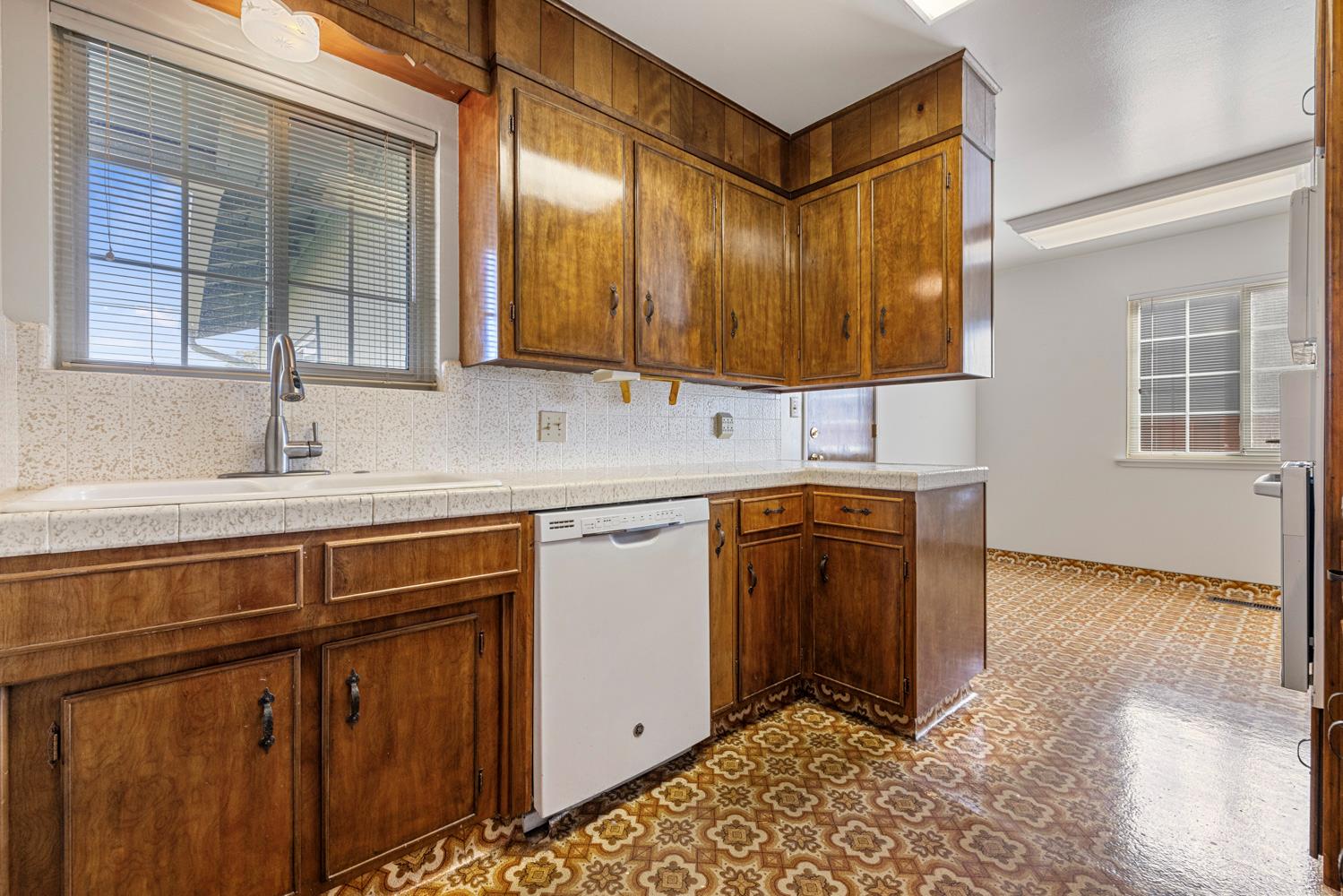 527 Poplar St, Oakdale, CA 95361