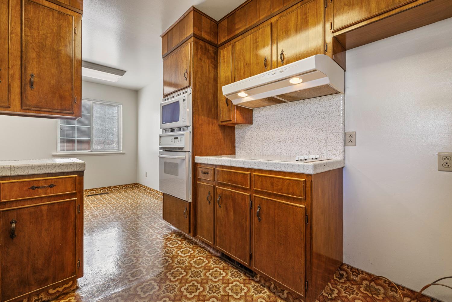 527 Poplar St, Oakdale, CA 95361