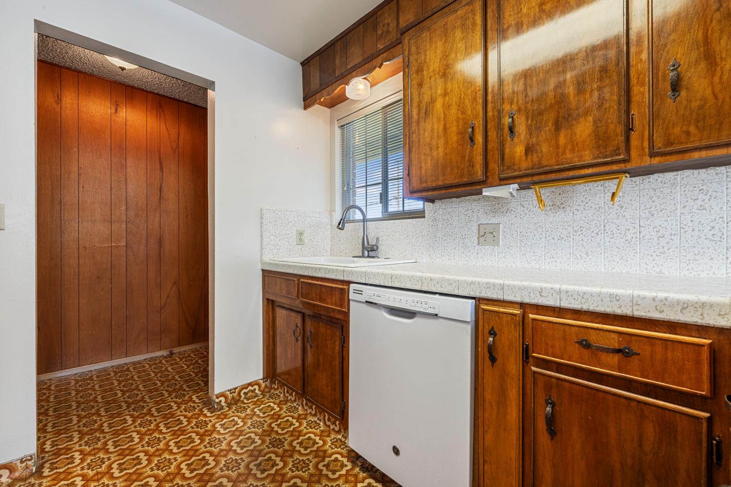 527 Poplar St, Oakdale, CA 95361