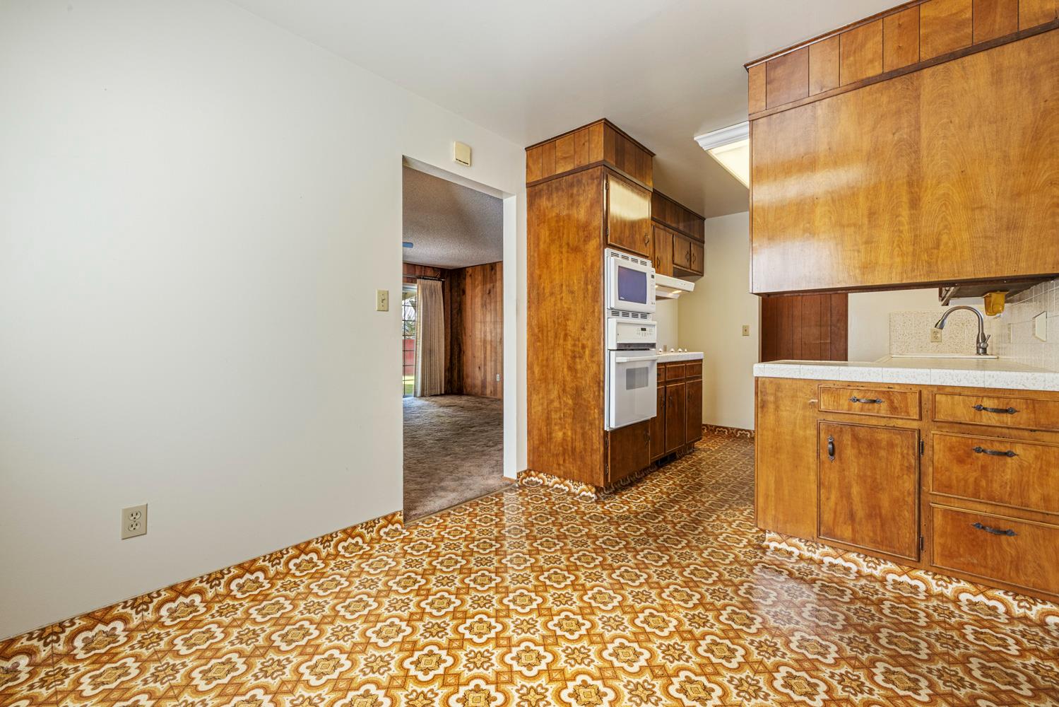 527 Poplar St, Oakdale, CA 95361
