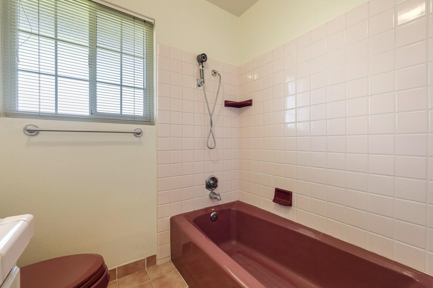 527 Poplar St, Oakdale, CA 95361