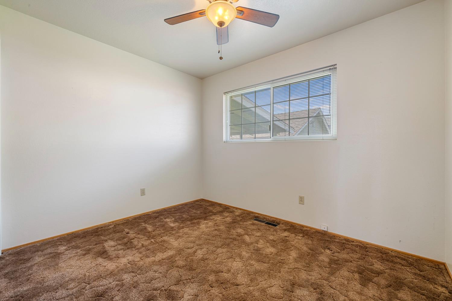 527 Poplar St, Oakdale, CA 95361