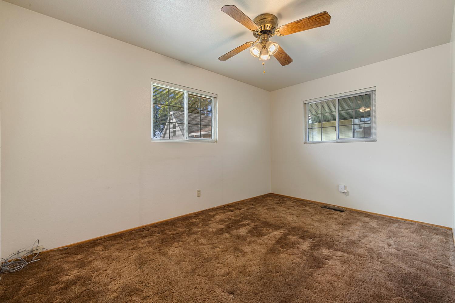 527 Poplar St, Oakdale, CA 95361