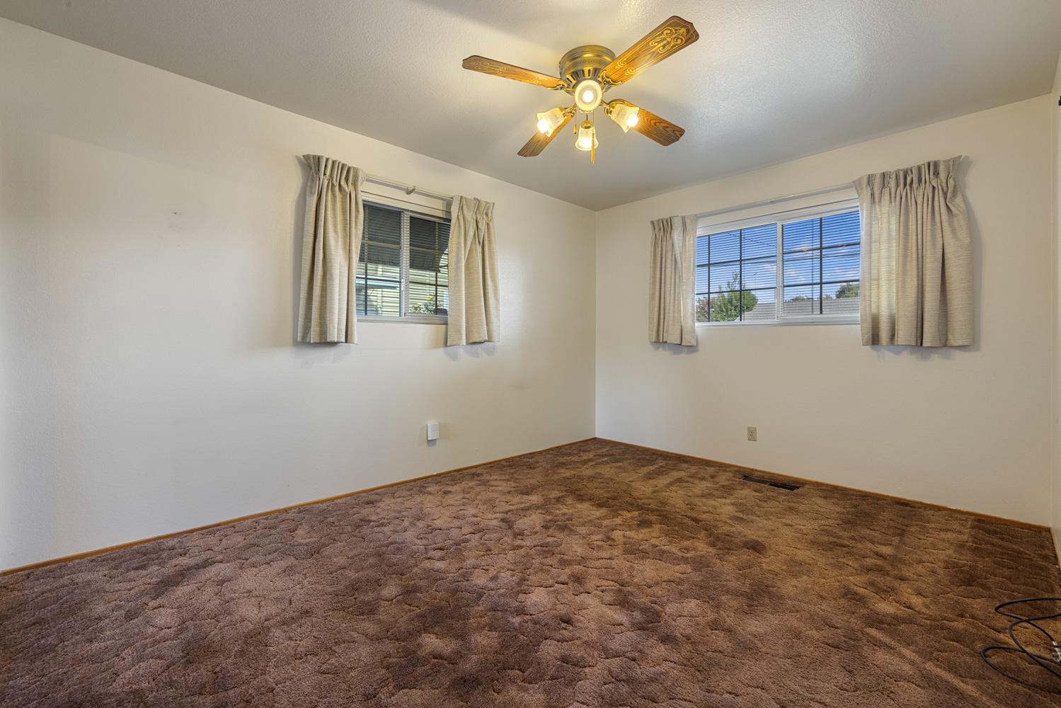 527 Poplar St, Oakdale, CA 95361