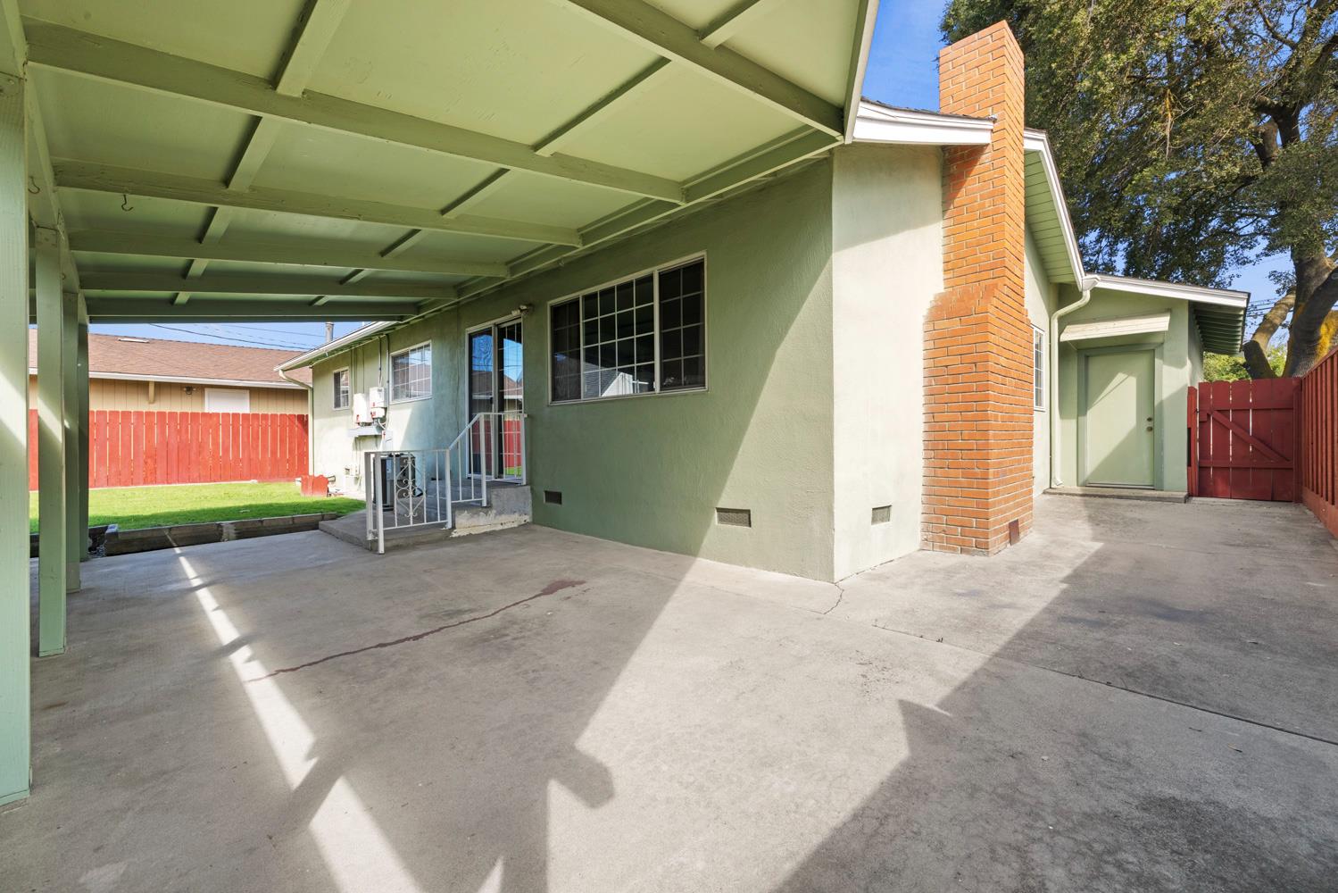 527 Poplar St, Oakdale, CA 95361